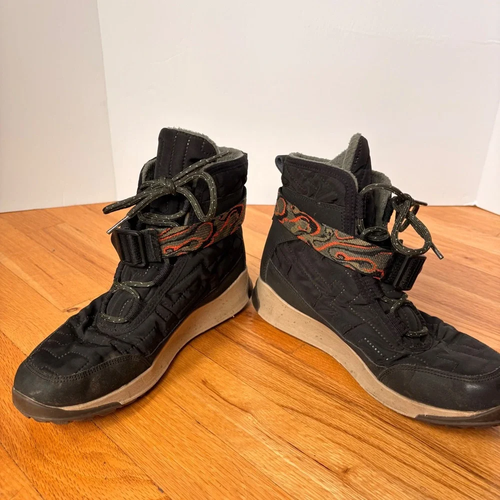 Chaco Borealis Quilt Waterproof Winter Boots Black Fleece Lined Womens 8.5
